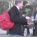 【驚愕】西洋人の男に道を聞かれた。俺も英語堪能なわけじゃないけど、身ぶり手振りとカタコトでなんとか応対しようと思ったが、どうもその西洋人は英語が苦手らしい。→女子高生「失礼しますね」