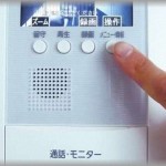 【笑】インターフォンがなって玄関口を見てみたらトメが。 いっつもアポ無しがデフォでうざかったので、思いっきり玄関のドアをタックルして開けてみた。