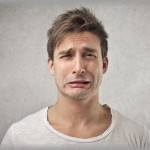 【理不尽】彼女が赤信号に変わりかけていた時に横断歩道を走って渡ろうとして車に轢かれかけた→咄嗟に彼女の左腕を掴んで歩道の方に引き戻したら・・・