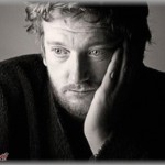 【和み】同居5年目の彼女にDV（肉体的・精神的）を受けてます。私が家にいると背後から飛びかかってきて・・・