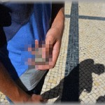 【ﾊﾟﾆｯｸ！！】昔、街に出て遊んでいたら迷い込んだ地下道で外国人数人に取り囲まれて5000円もする「高級チョコレート」を買わされてようやく解放された。もうお金もないしチョコレートを食べながら帰ることにしたんだけど…中身はチョコではなくアレだった