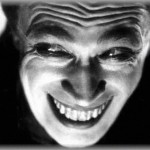 【逆恨み】子供も出来て幸せな生活を送っていたが、親子3人で買い物をしている最中に学生時代振った男Ａと偶然再会した。Ａ｢ウリは辞めたの？｣