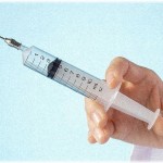 【修羅場】注射嫌いの嫁が病院で注射をすることに。処置室からは妻の暴れる音→医者「ご主人来てください」