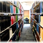 【GJ】図書館に行ったら下品なカップルがいて、床を足でトントンし続けるわコーラ飲んでげっぷするわうるさかった。男性が注意しても話にならなかったんだがとある一人のおかげで…