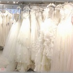 【スカッと】義姉の結婚が決まり、ドレスの試着に同席した。その時婚約者の妹も来て、散々嫌味を言った後に姉が持っていたドレスよりワンサイズ小さいドレスを持って試着室に行った。