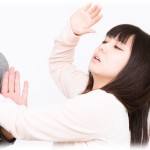 【キチガイ】叫び声が聞こえたので振り返ると、子連れの母親が杖をついた女性につかみかかっていた。後から話を聞くとこの子連れ女、キチガイだった。