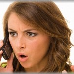 【どっちもどっち】友人が飲食店に忘れ物をして、電話した。店員｢無いです。食器下げる時、見当たりませんでしたので。｣次は私が電話すると、｢さっきの人ですよね？無いと思いますけど。｣