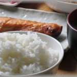 【相談】嫁の作る飯の量が少なすぎて辛い。米は一合しか炊かないし、パスタのときとかは一人前100gくらいしかないんだが。