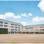 【ありえない！】体育の時間、捻挫のせいで上手く走れなかった私を担任が朝礼台に立たせた。怒られるのかな？とドキドキしていたら…