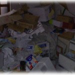 【壮絶】キチガイの父から逃げキチガイの祖母と暮らしていたんだけど、祖母が亡くなると親戚は全員相続放棄した。汚い家と借金だけだから放棄も当然だったが、その汚い家にはとんでもないものが眠っていた。