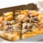 【和む話】数年ぶりにピザを頼んだんだけど、待ってるあいだ嫁と、Lサイズ一人で食べるのが高校時代の娯楽だったとか太ったらどうしようとかキャッキャしてたんだけど実際食べてみると･･･ｗ