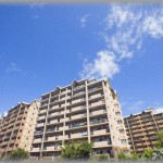 【因果応報】最上階に住んでるキチママ一家「下は老夫婦が住んでて、いつも文句付けて来るの。その場は謝って、後でもっとうるさくしてるw 」→とんでもない罰が下った・・・