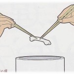 【笑っていいのか】火葬場で祖父のお骨を拾ってたら、灰の中から小さな粒が多数出てきた。親戚一同「コレなんだろう？」と話してたら、祖父弟「ああ、これはな・・・」一同「ええっ！？」