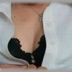 【衝撃体験】上司(男）同僚(女）私で歩いてたら、急に同僚が意識を失った。すると上司がおもむろに同僚の服を脱がし始め、ブラのホックに手をかけて・・・