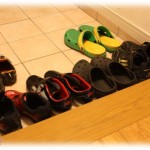 【泥ママ】甥を有料のキッズスペースで遊ばせ、さぁ帰ろうという時に甥の靴が無いことに気づいた。辺りを見回すと知らない母親が子供の甥の靴を履かせようとしていたので声をかけるも「うちの子のです！」だって。