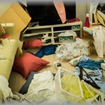 【もうヤダ】夏休みに実家に帰ったら、新築したばかりの家が汚れてゴミが散乱、おまけにパンツ一丁で歩き回ってる知らないオッサンがいた