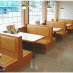 【虐待案件】ファミレスのボックス席に家族連れがいた。幼児のほうはかいがいしく世話されているのに、5，6歳の娘のほうが身なりもボサボサ。