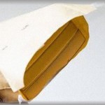 【誰にも言えない】子供を連れて銀行のトイレに入ったら、300万円と手紙の入った紙袋を発見！手紙に書いてあったのは・・・