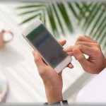 【友やめ】彼氏ができてから人が変わってしまった友人から、結婚の報告があった。久しぶりに会ったら普通に戻ってたので、安心して気になる男性がいると相談した。話してる最中、友人がしきりに携帯をチェックしてるので、何だろうと思ってちらりと画面を見たら・・・！