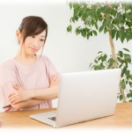 【ゾッとする話】地域の情報サイトを見ていたら、私の娘の事を言っているような書き込みがあった。書き込まれ続ける情報を見ると完全に娘と一致…。その書き込みは次第にエスカレートして…。