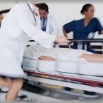 【怖い】大学からの帰り道、知らないおばちゃんに平手打ち食らってよろけた弾みに路駐の車に頭強打→失神、入院した→おばちゃんは現行犯で逮捕されてたいたのだが・・・