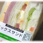 【気持ち悪い】バイトの同僚とコンビニに行って、相手はサンドイッチを買いかぶりついてたんだけど…。男「ん」私「？！」