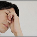 【病院嫌いの末路】元々病院嫌いでインフルエンザでも市販のかぜ薬で何とかしようとする旦那。ある時、頻繁に目薬を使っていたので眼科を進めたが絶対に行かない。