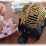 【衝撃体験】100均でビンゴゲームのオモチャを買って2歳半の娘に6個引いてもらって、出た数字でロト6を買ってみた結果…