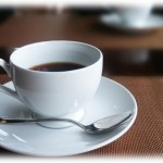 【DQN返し】バイト先で、閉店間際に来た高校生カップルがコーヒーを飲んでたんだけど、それを掃除も終わった床にぶちまけ「はい、やりなおしー」→俺たちブチ切れ