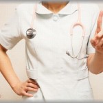 【白衣の天使】義理姉が看護師として勤める産科に入院したのだが、ウトメが個室に親戚までつれて駆けつけてしまい、大騒ぎに。「これっくらいで大声出して情けない」「日頃家の手伝いなんかをちゃんとしてないから長引いて」→ 義理姉が鬼の形相で入ってきた。　