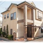 【スカッとする話】兄夫婦が家を建てたがローンが払えないので私と母が同居するハメに。にもかかわらず義姉は母に暴言を吐いたりするので「家を出る！」と言うと母も同意。義姉が縋りつくも母が一言…。