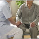 【介護問題】40歳間近で特別養護老人ホームに就職した。マジで仕事選ばなかった事を心の底から後悔してる。とにかく、この業界は狂ってる。