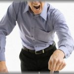 【母は強し】仕事中の事故で怪我をして病院に行ったら、パワハラ上司に「労災使うな！」と脅された。どうしようかと悩んでるとき、疎遠になってた母親と偶然会った。事情を話すと、母はすぐに行動を開始　→　私が復帰し会社に行ってみると・・・