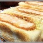 【ムカつく話】海老カツサンドが美味しいパン屋さん。最後の一個を手にしてレジに並んでたら、常連っぽい客が「あー！海老カツサンドがない！」と嘆いてた。すると店員がいきなり・・・