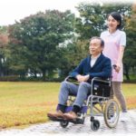 【愚痴】介護士をしていたので周りに期待されてるっぽい。これはまずいと思った私「金のもらえない介護はしない。やるなら月20万で労働時間は…お休みは…」→周りの反応ｗｗ