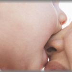 【トメ】遊びの延長で人の顔に噛みついたり引っ掻いたりする娘。それを見たトメ「孫ちゃんが噛みついたりひっかくのは、なにか原因があるんじゃないの？」と私を責めてくるんだけど・・・