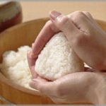 【ＧＪ】夫の親戚と一緒におむすびを握ってた。私「こういうやり方もあるんですね」姑「あなたのお母さん、そんな事も教えないの？」