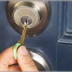 【恐怖】祖父が亡くなり、住んでいた家はガス、水道、電気はそのままにして俺が管理していた→半年ぶりに祖父の家に行ったら全然知らない人が住んでいた。