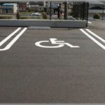 【スカッと】以前に勤務先があった地域は、とにかく運転マナーが悪い。出入りの業者も当然のように障害者用駐車場に停めていたので・・・