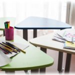 【愚痴】保育園の机の目に付く場所に紙が置いてあった。子供と親の個人情報も書かれていて、私が育児ノイローゼ気味で相談したことも書いてあった。しかもその書き方が…