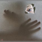 【ヤバい隣人】引っ越して来たアパートの隣の女性にいきなり「あなたも〇〇社の人？」と聞かれ「は？？」と返したら「あ、いいのいいの、言えないわよね」と言ってバタンとドアを閉められた。すると翌日管理人さんが来て「あなたが隣の家を覗いてるって苦情が来たんですが・・・」「は？？」