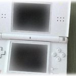 【キチママ】図書館で小学校低学年の男の子に、鞄に手を突っ込まれてDSを盗られた。捕まえて「返しなさい!」というと母親がやってきたのだが…。