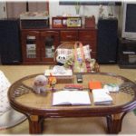 【修羅場】家族の留守中、居間でオタク趣味満開の絵を書きまくっていたら突然背後に気配が！