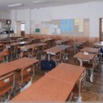 【謎】中学の時、休み時間にトイレ行って戻ったら教室がざわついていた。他のクラスから野次馬が沢山きていて何事だろうと思って見たら・・・