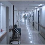 【酷すぎる】母親が倒れて緊急手術することになった。 今夜が山場だと言われていると、会社から電話がかかってきた。