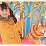 【愚痴】2歳以下無料の遊園地で。スタッフ「子供の年齢を証明できるものを見せて」私「はい保険証」ス「何ヶ月？」私「えーっと」ス「」私「は？」