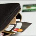 【夫の秘密】旦那が落とした財布を受け取りに警察に行った。「中身出して調べますね」と言われた瞬間、夫の目が泳ぎ、救いを求めるような目をおまわりさんに送った。財布の中から出てきたのは・・・