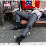 【愚痴】飲みに行った旦那から４時頃に「4時前に迎えに来て」と連絡がきたので迎えにいったら路上で寝てた！