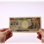 【愚痴】新幹線で子連れママ「子供がいるから席譲って」私「この席にお金を払ってる。タダで譲れというのは乞食と同じ」子連れ「いくらなら譲るのよ」私「（立ちたくないし）1万円」→私「えぇ…」