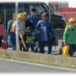 【武勇伝】登校班のリーダーだった時、いつも遅刻する兄弟の親「上級生なら下級生を待ってやれ！かわいそうだと思わないのか！」私「可哀想だと思うなら…」